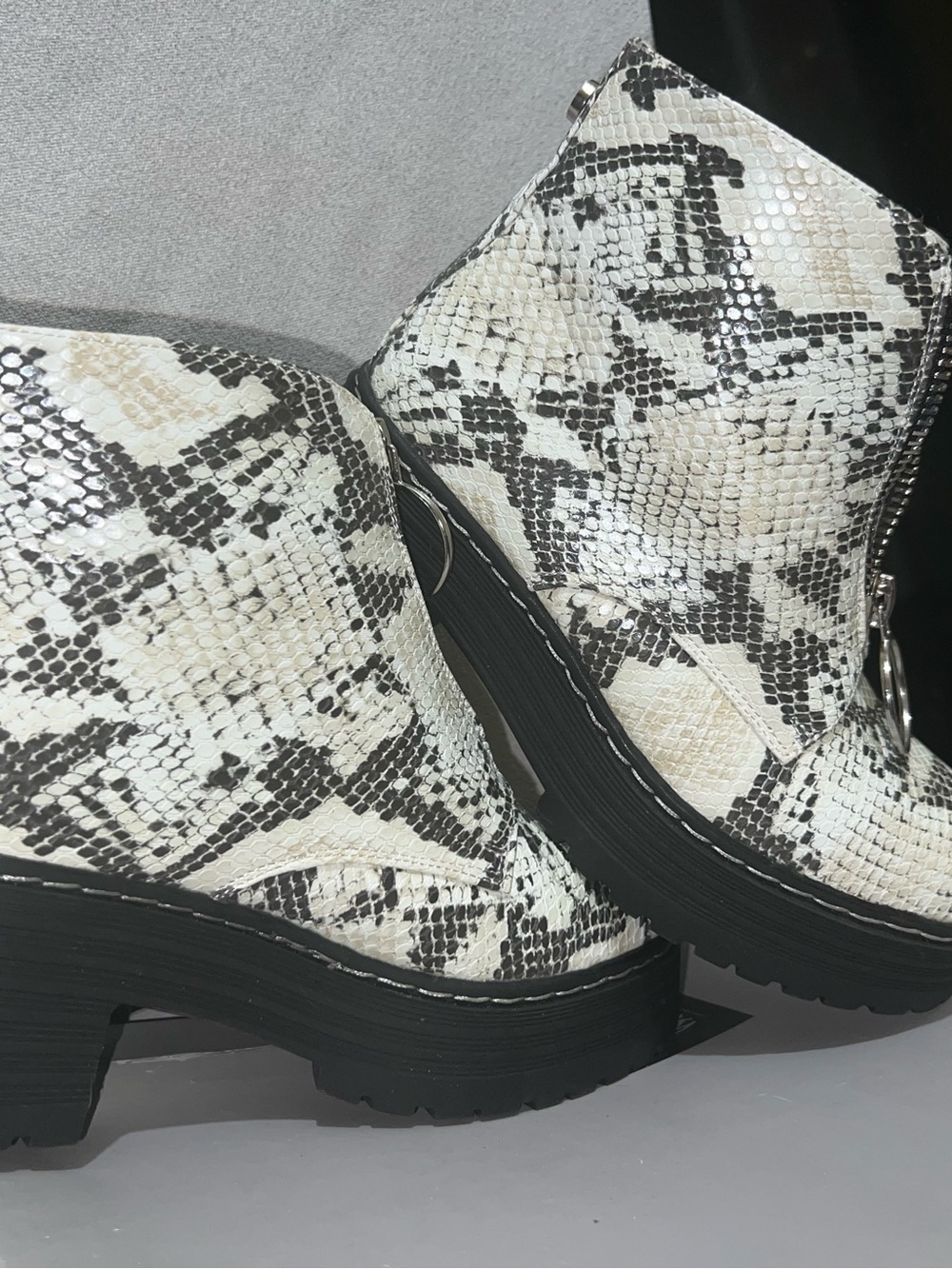 Seven7 Black & White Snake-Print Front Zip Chunky Ankle Booties